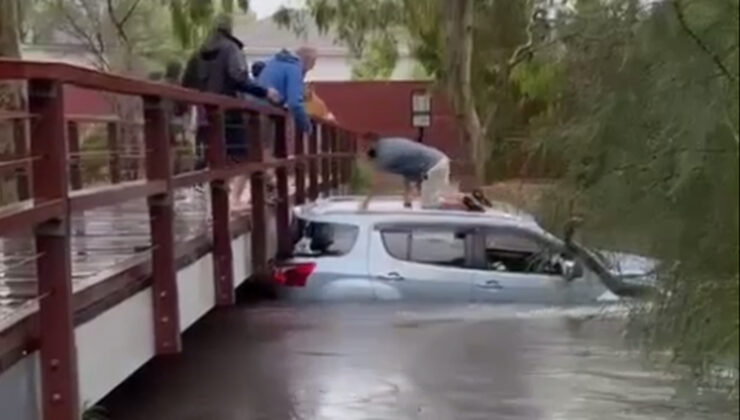 Uber sürücüsü ve yolcunun zor anları MELBOURNE FIRTINAYA TESLİM