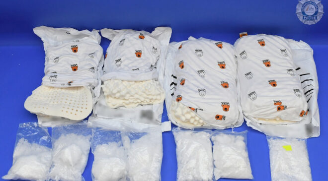 YASTIKLARIN İÇİNDEN UYUŞTURUCU ÇIKTI Polis izledi ve tutukladı