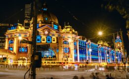 Ukrayna’ya destek için MAVİ ve SARI aydınlatma kullanın