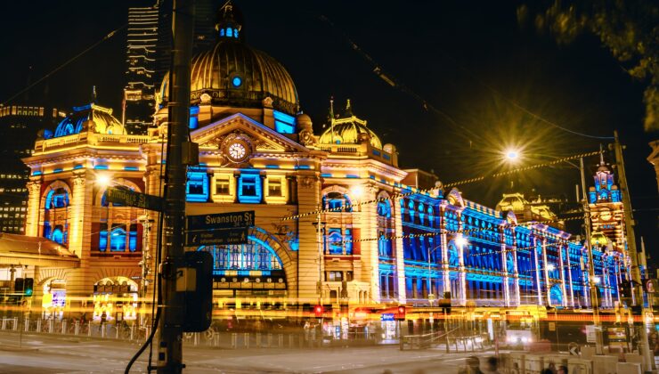 Ukrayna’ya destek için MAVİ ve SARI aydınlatma kullanın