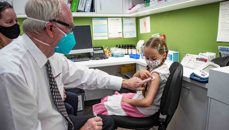 Pfizer CEO’su, 4. doz COVID-19 aşısı mutlaka gerekli