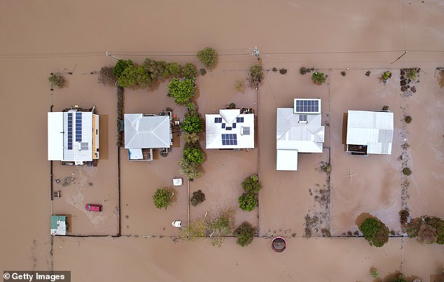 SYDNEY’DE FEKALETLER DURMUYOR Akşam 9 kadar tahliye olun emri