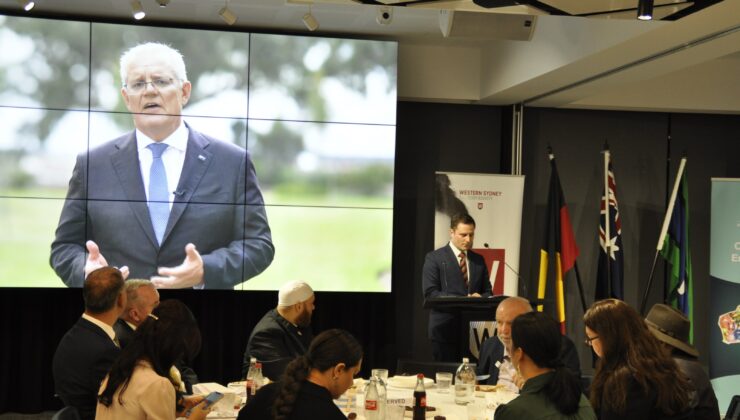 FEDERAL BAKANIN İFTARINDA ‘İslam toplumuna övgü’