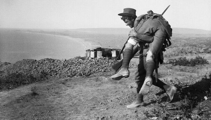 Avustralya’da Anzak Günü anma törenlerine on binlerce kişi katıldı