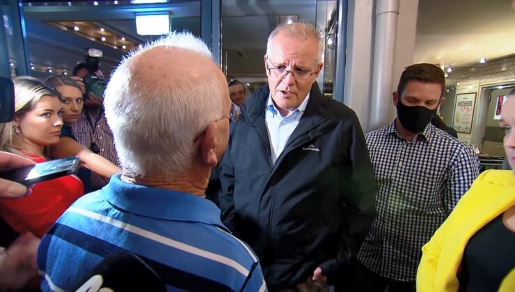 BAŞBAKANLA DALGA GEÇİLDİ – KÜFÜR EDİLDİ Ama kimse TEKMELENMEDİ! Video haber