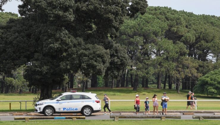 TAKSİ ŞÖFÖRLERİ TAKSİ İÇİNDE BAYGIN BULUNDU Bir ölü var