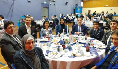 BAKAN ‘Bu akşam geleceğin liderleri ile birlikteyim’