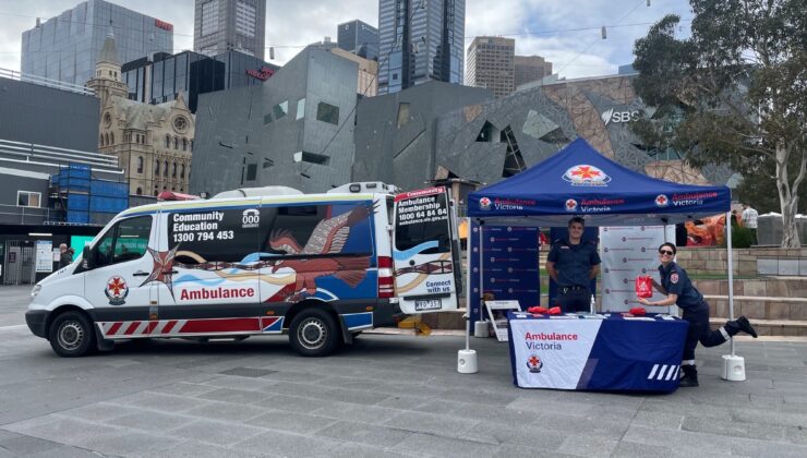 Victoria ambulans yine KIRMIZI KODA geçti