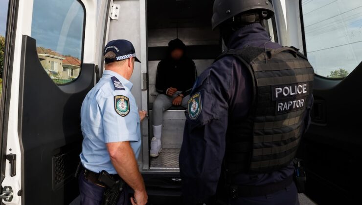 POLİS ‘YILANIN KAFASINI KESTİK’ 18 kişi tutuklandı