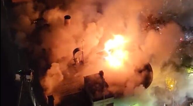 MELBOURNE ŞEHİR MERKEZİNDE YANGIN Trafikte gecikme