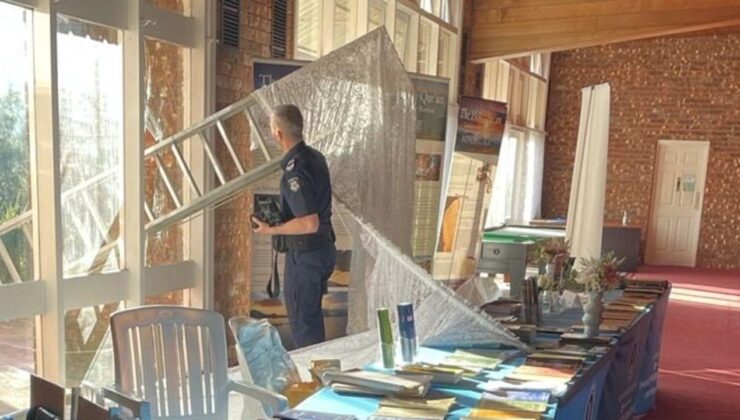 MELBOURNE’DA CAMİYE HEDEFLİ SALDIRI Camlar kırıldı..!