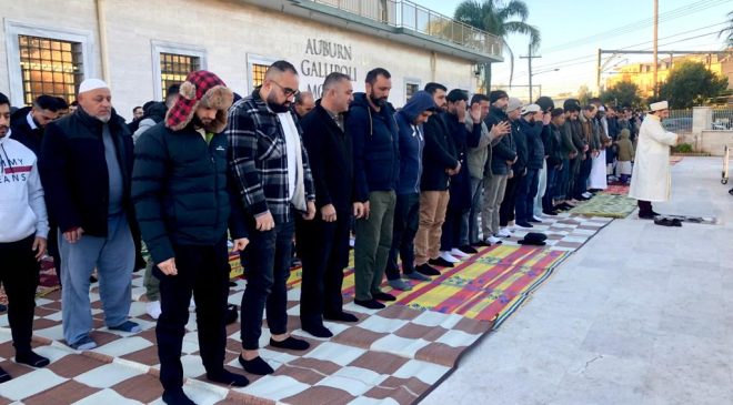 Müslümanlar Auburn Gelibolu Camiine akın etti