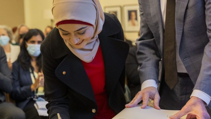 AVUSTRALYA Parlamentosunun ilk başörtülü Müslüman senatörü