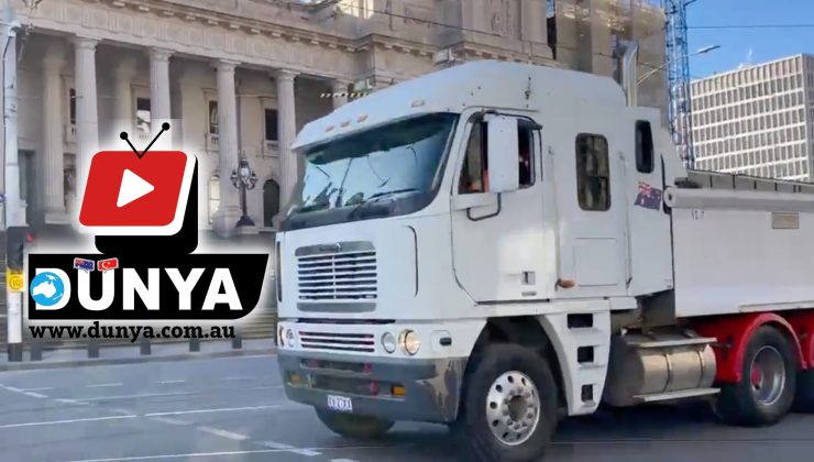 PARLAMENTO BİNASINA ULAŞTILAR Melbourne’da trafiğe çıkacaklar dikkat!