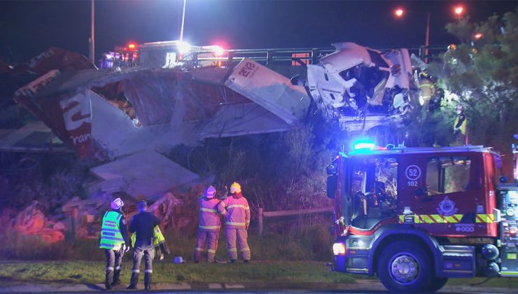MELBOURNE KUZEYİNDE KORKUNÇ KAZA Evde çıkmayın uyarısı!