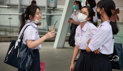 MELBOURNELÜ VELİLERİN KAFASI KARIŞTI Öğrenciler MASKE takacak mı?
