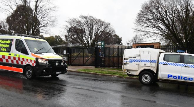 LİSE’DE BIÇAKLAMA Genç kız ağır yaralandı