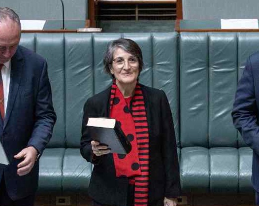 MARIA VAMVAKINOU YEMİN ETTİ İlginç anlar yaşandı VİDEO HABER