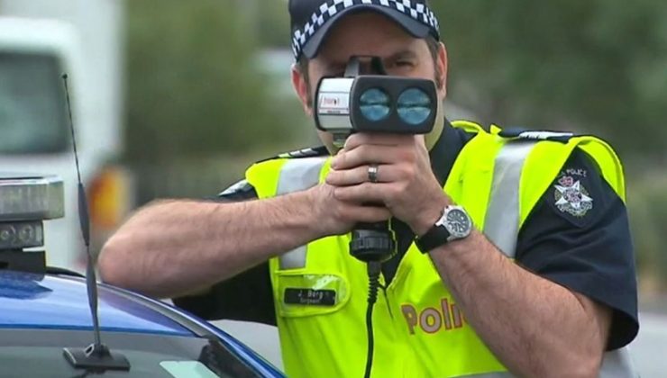 MELBOURNE KUZEYİNDE 80 km yolda 168 km hızla yakalandı