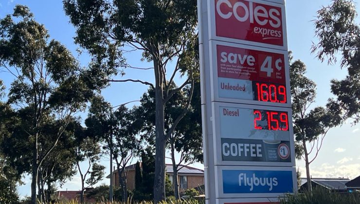 BİR DEPODA ARTIŞ NE OLACAK Zam yolda!