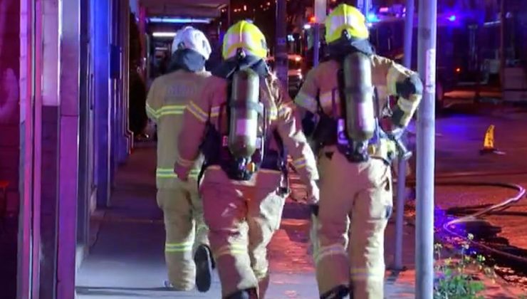 Melbourne kuzeyinde büyük yangın 6 İŞYERİ ZARAR GÖRDÜ