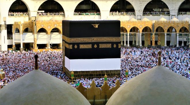 KRALİÇE ADINA UMRE YAPAN ADAM TUTUKLANDI