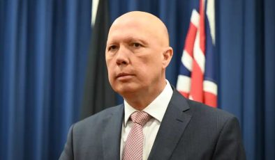 EŞCİNSEL ÖĞRETMENLER DİNİ OKULLARDA GÖREV YAPMALI MI?