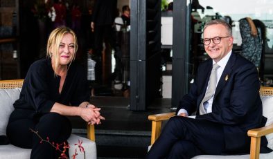 ALBANASE AŞIRI SAĞCI İTALYAN BAŞBAKANI İLE