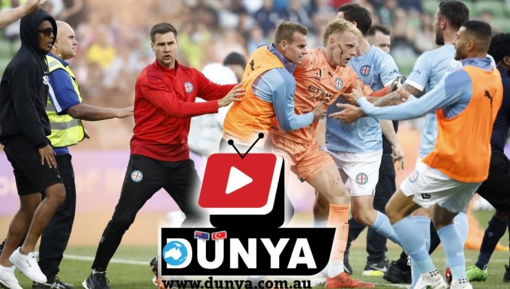 MELBOURNE DERBİSİNDE ÇİRKİN GÖRÜNTÜLER Kaleci kanlar içinde
