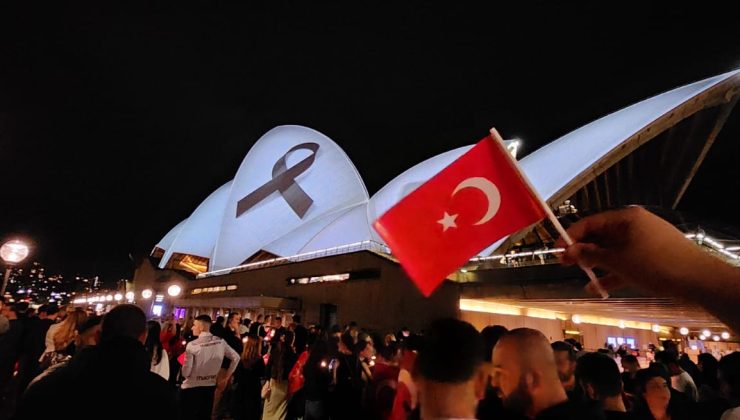 SYDNEYLİLER DEPREM KAYIPLARINI ANIYOR