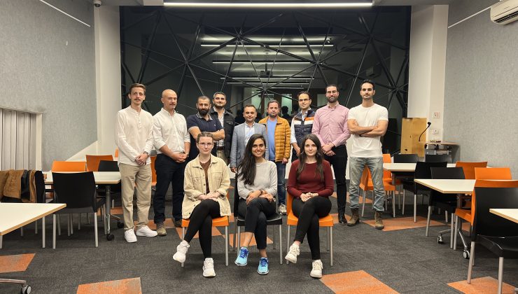 HEM BİNALARI HEM DE GÖNÜLLERİ İNŞAA EDİYORLAR