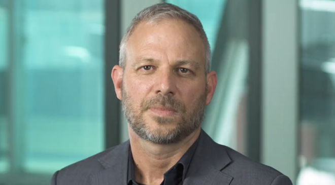 SUTTON İSTİFA ETTİ Salgının yüzü olmuştu!