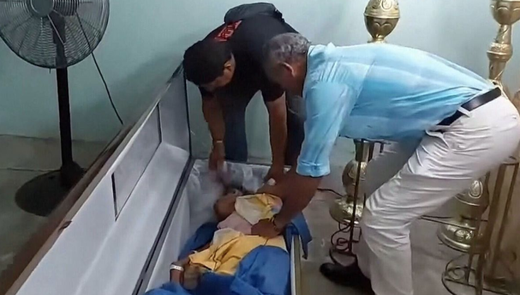 TABUTUN İÇİNDEN SESLENEN KADIN