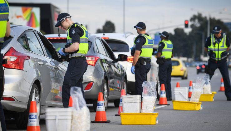 Melbourne’da Alkollü Sürücü Ailesiyle Yakalandı!