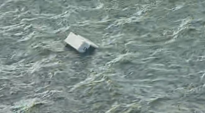 TEKNE DEVRİLDİ Bir ölü iki kayıp