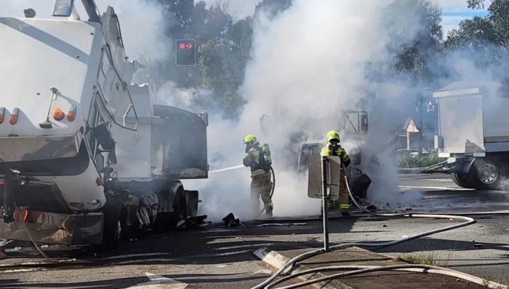 KORKUNÇ KAZA İki Kamyon Alev Aldı