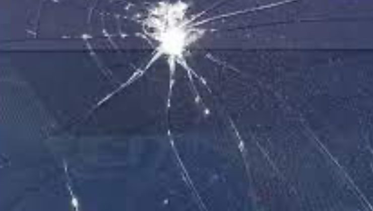 Melbourne’da Yol Kavgası: Araca Çekiç Fırlattı!