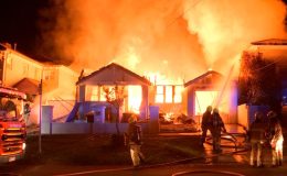 Melbourne’da İki Katlı Ev Yangında Kül Oldu