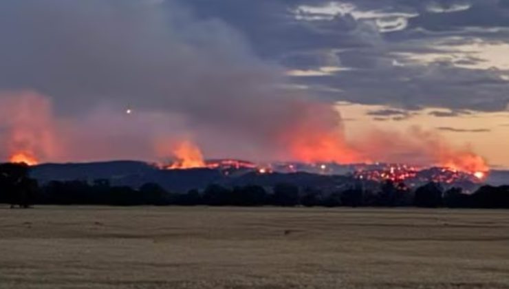 VICTORIA’DA YANGIN ALARMI Hume Fwy kapatıldı